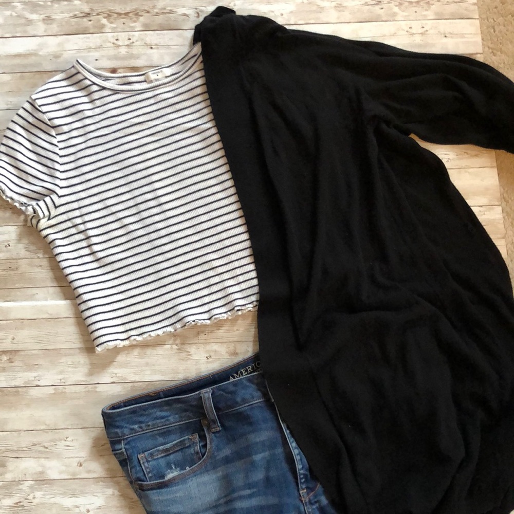 “Forever 21” cropped, stripe waffle knit top w/lettuce edge -junior size L